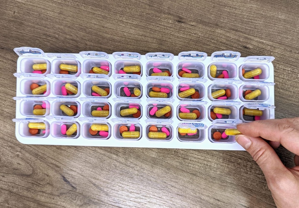31-day-monthly-pill-box-organizer-planne-6.jpg
