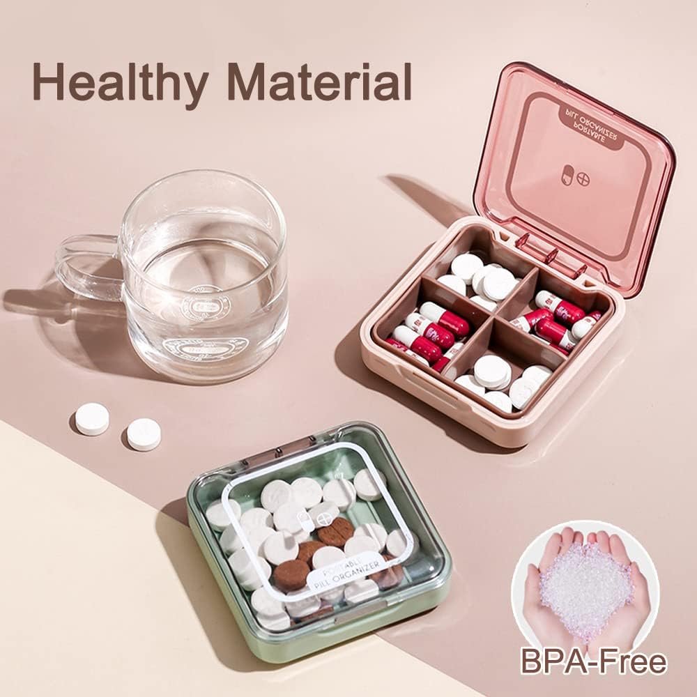 Caja de Píldora Pequeña, Caja de Píldora Gratuita BPA con 4 Compartmenstos Grandes para Tener Vitaminas, Caja de Píldora Portable Moistureproof Organizador para Viajar (Green)